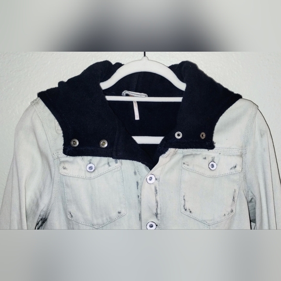 FREE PEOPLE DISTRESSED WHITE DENIM JACKET/HOODED SWEATSHIRT ~ SIZE SMALL - Picture 8 of 16